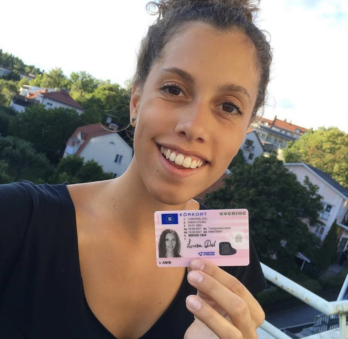 köpa ett registrerat svenskt körkort.